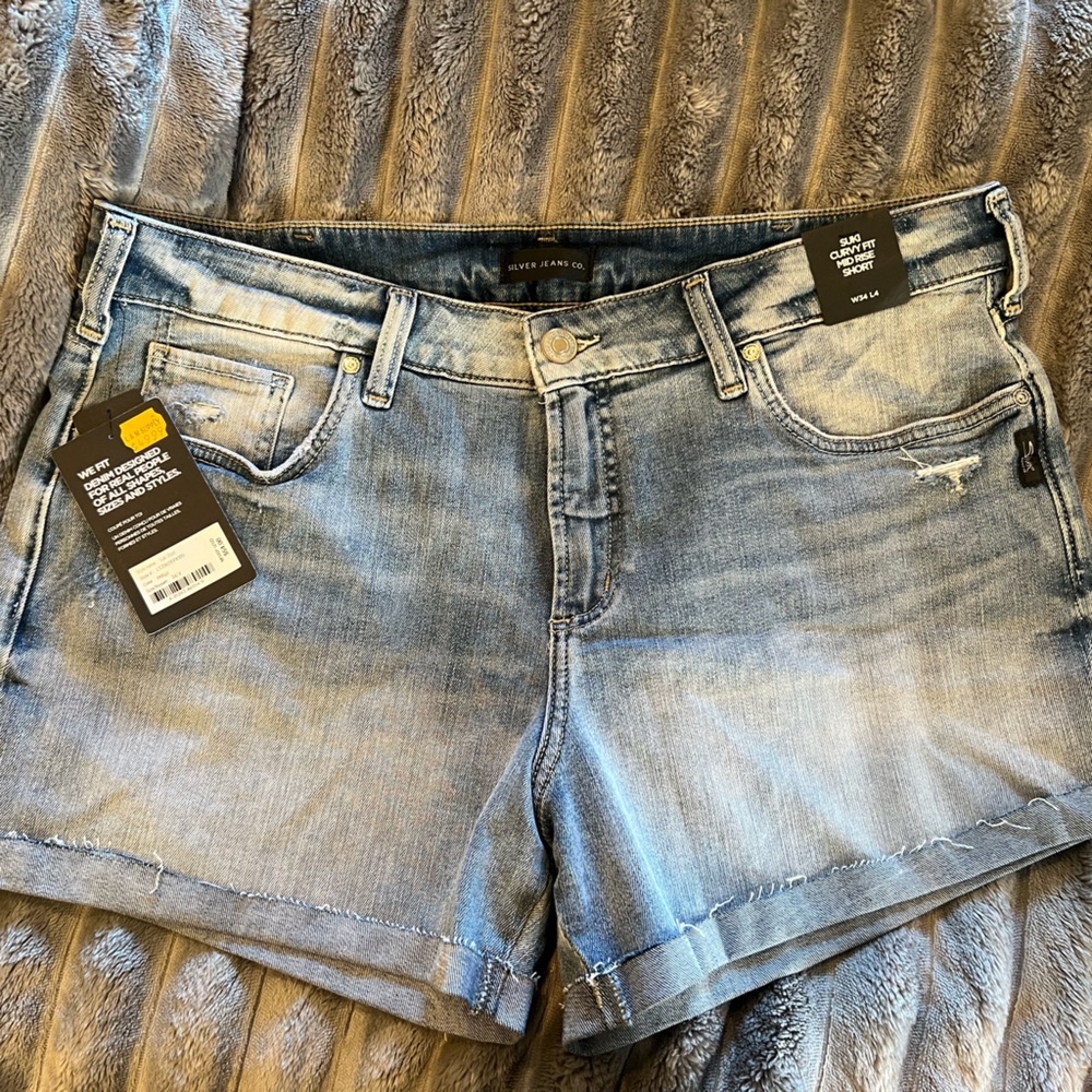 Suki silver jean shorts brand new size 34